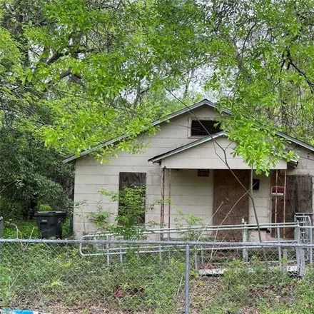 Buy this 1 bed house on 1082 Rowe Avenue in Lufkin, TX 75904