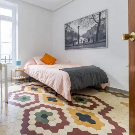 Rent this 4 bed room on Carrer de Buenos Aires in 33, 46006 Valencia