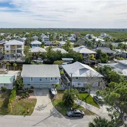 Image 2 - 1256 Venetian Way, Gulf Harbor, Collier County, FL 34110, USA - House for sale