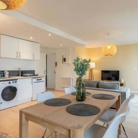 Rent this 5 bed apartment on 40bis Rue Gambetta in 69200 Vénissieux, France