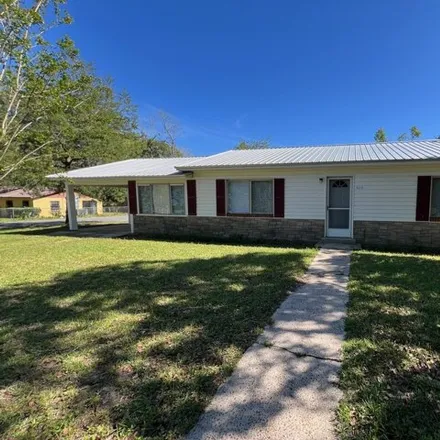 Rent this 3 bed house on Vine Place in Perry, FL 32347