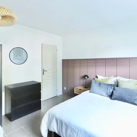 Rent this 2 bed room on 6 Rue de La Belle Rose in 33130 Bègles, France