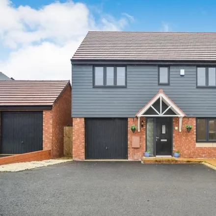 Rent this 5 bed house on Bowland Close in Dawley, TF3 5HE
