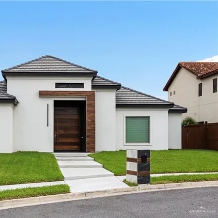 Buy this 3 bed house on 916 East Balboa Avenue in McAllen, TX 78503