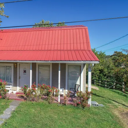 Image 2 - 114 Henderson Street, Surgoinsville, TN 37873, USA - House for sale