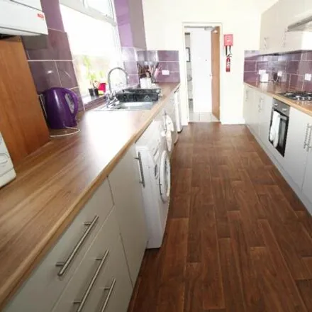 Rent this 6 bed townhouse on Phil Rodgers in Plungington Road, Preston