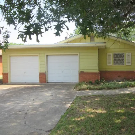 Rent this 3 bed house on 3197 Columbia Drive in Abilene, TX 79605