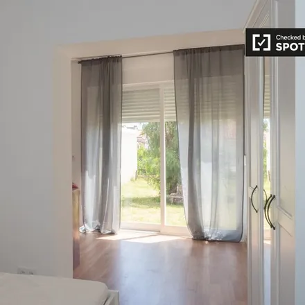 Rent this 8 bed room on Rua Octaviano Augusto in 2775-221 Parede, Portugal