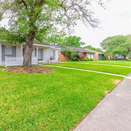 Image 2 - 9315 Fairdale Ln, Houston, Texas, 77063 - House for sale