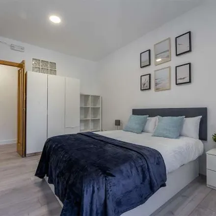 Image 4 - Calle de Francisco Silvela, 28, 28028 Madrid, Spain - Apartment for rent