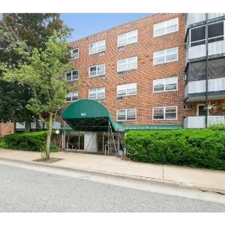 Buy this 1 bed condo on 100 Lincoln Avenue in Village of Mineola, North Hempstead
