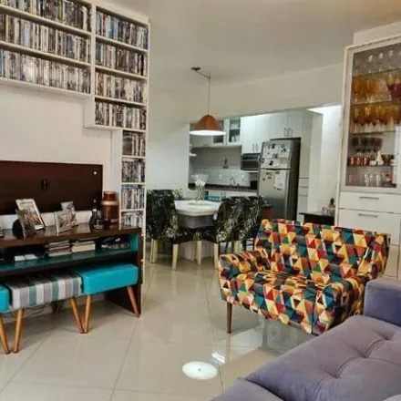 Buy this 3 bed apartment on Ateliê Well_MakeHair in Avenida Diederichsen 1147 casa 1 fundos, Vila Guarani