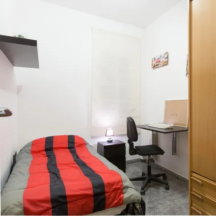 Rent this 5 bed room on Carrer de Padilla in 383, 08001 Barcelona