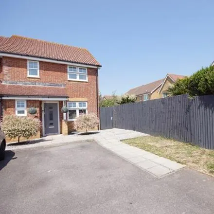 Buy this 3 bed house on Holt Close in Lee-on-the-Solent, PO13 8FA