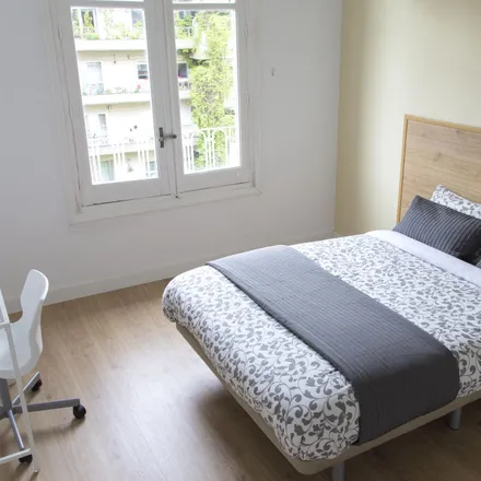 Rent this 12 bed room on Madrid in Escuela Profesional Javeriana, Calle de Alberto Aguilera