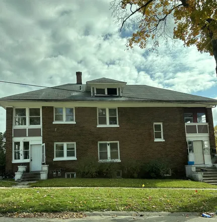 Image 2 - 2011 Elm Street, Rockford, IL 61102, USA - Duplex for sale