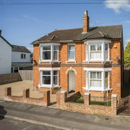 Rent this 3 bed duplex on Western Road in Southborough, TN4 0PZ