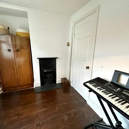 Rent this 3 bed townhouse on Wong's in New Street, Fazeley