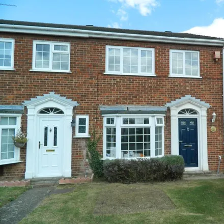 Rent this 3 bed house on Cardinals Walk in Slough, SL6 0LN