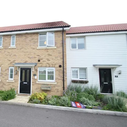 Rent this 2 bed townhouse on Markhams Close in Basildon, SS15 5FJ
