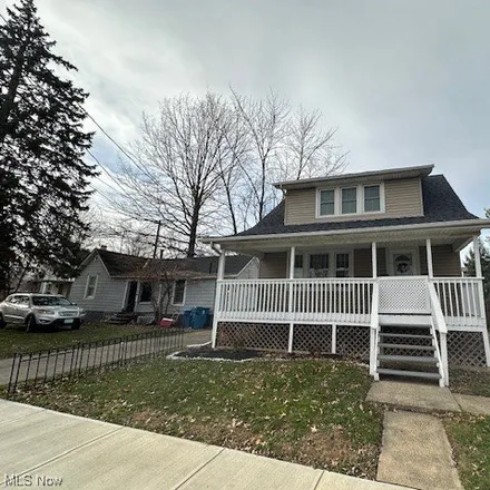 Buy this 2 bed house on 2552 Oakdale Avenue in Lorain, OH 44052