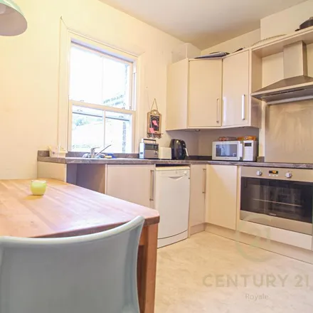 Image 2 - Fairfield West, London, KT1 2NP, United Kingdom - Apartment for rent