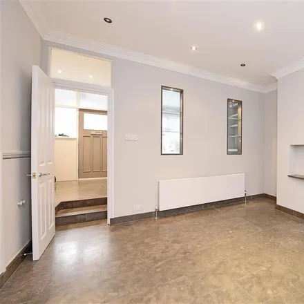 Image 5 - 25 Durnsford Avenue, London, SW19 8BH, United Kingdom - Townhouse for rent