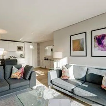 Rent this 3 bed apartment on 4 Merchant Square in London, W2 1AS