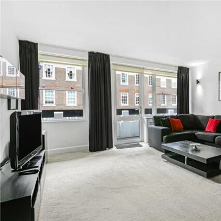 Image 1 - Walpole House, 10 Weymouth Street, East Marylebone, London, W1B 1NL, United Kingdom - Room for rent