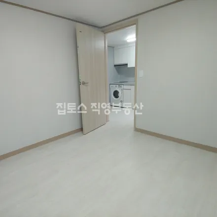 Rent this studio apartment on 서울특별시 성동구 송정동 66-20