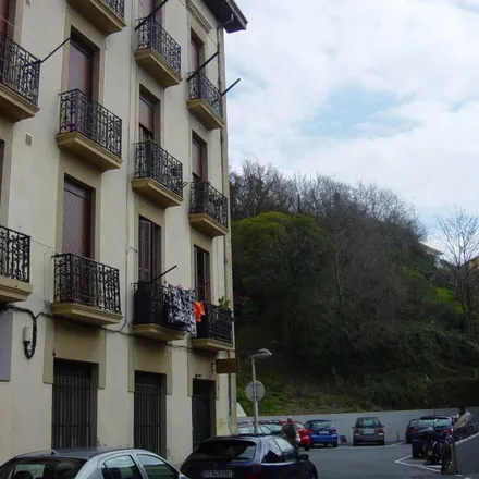 Rent this 2 bed apartment on Zuhaizti kiroldegia in Egiako galtzada, 20001 San Sebastián