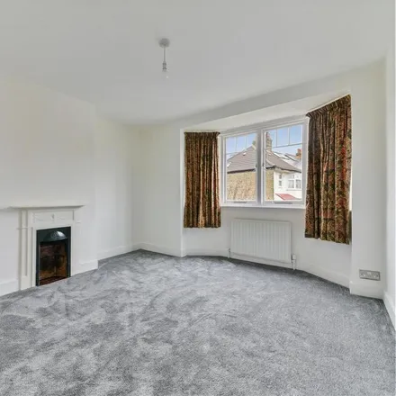 Image 7 - Carter Road, London, SW19 2DQ, United Kingdom - Townhouse for rent