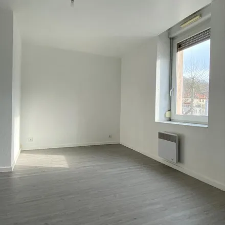 Image 1 - 3 Quai Justin Reymond, 01160 Pont-d'Ain, France - Apartment for rent