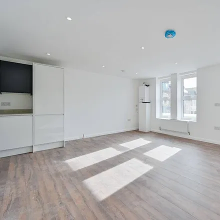 Rent this 2 bed apartment on Brownhill Road in London, SE6 2HG