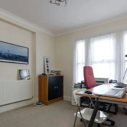 Rent this 4 bed apartment on Parkhurst Road in London, N11 3HA