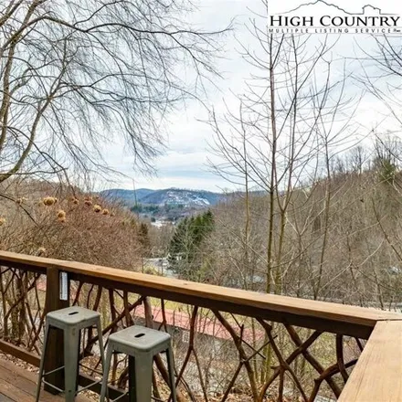 Image 3 - 186 Middle Hill Drive, Watauga County, NC 28607, USA - House for sale