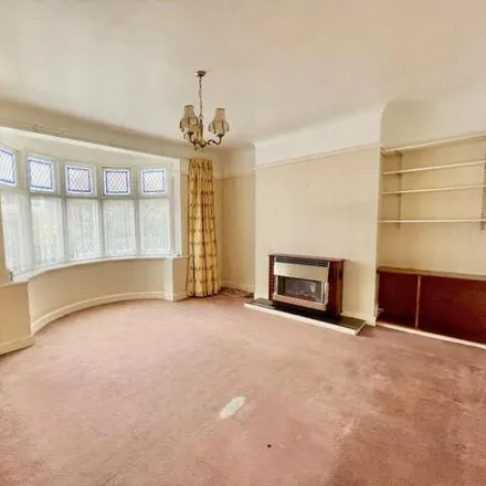 Image 5 - Queens Road, Leigh on Sea, SS9 1BA, United Kingdom - House for sale
