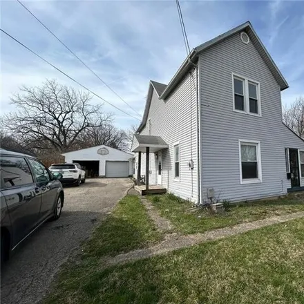 Buy this 3 bed house on 1223 Beacon Street in Kenwood Heights, Springfield