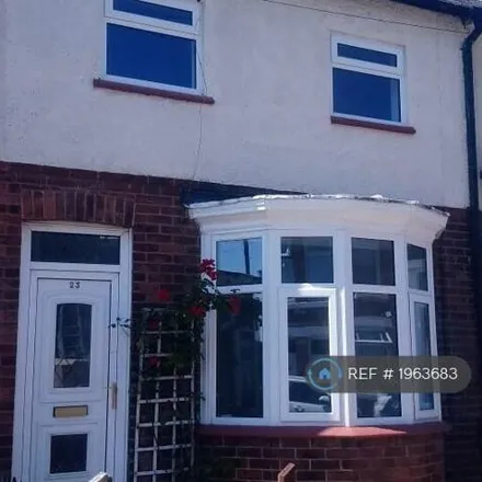 Rent this 3 bed townhouse on Ravensworth Avenue in Bishop Auckland, DL14 6AZ
