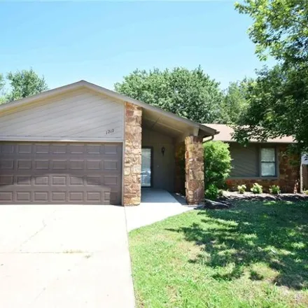 Rent this 3 bed house on 1717 N Desert Palm Ave in Broken Arrow, Oklahoma