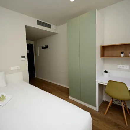 Rent this 4studio apartment on Carrer del Doctor Jaume Ferran i Clua in 08094 l'Hospitalet de Llobregat, Spain