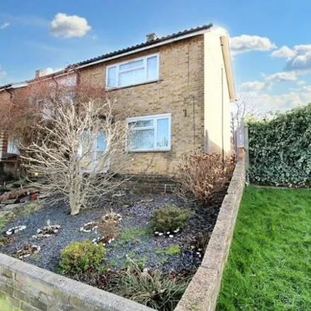Buy this 3 bed townhouse on Broadwater Crescent in Stevenage, SG2 8EP