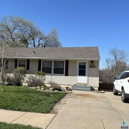 Buy this 3 bed house on 2038 East 5th Street in Sioux Falls, SD 57103