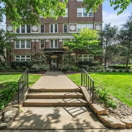 Image 3 - 5330 Pershing Avenue, St. Louis, MO 63112, USA - Condo for sale
