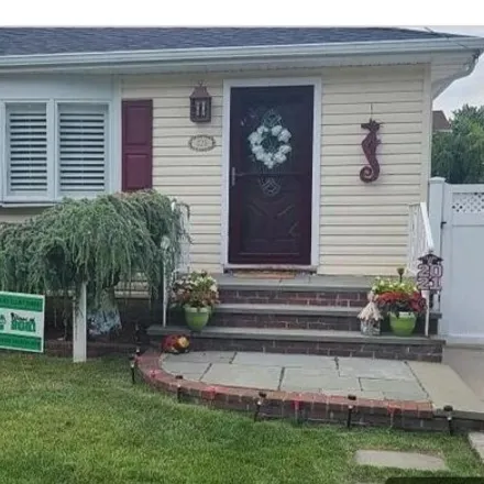 Rent this 3 bed house on 225 N Michigan Ave in Massapequa, New York