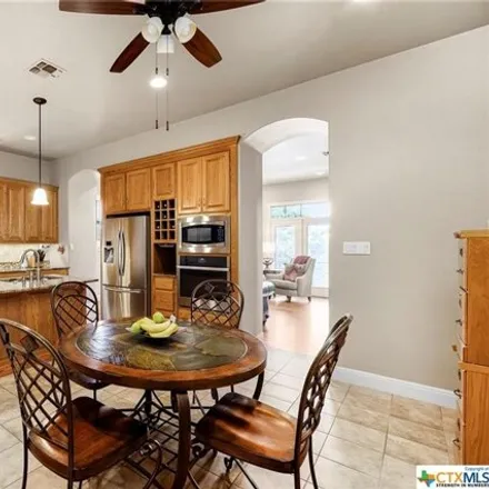Image 9 - 754 Mission Trail, Village Royal, New Braunfels, TX 78130, USA - House for sale