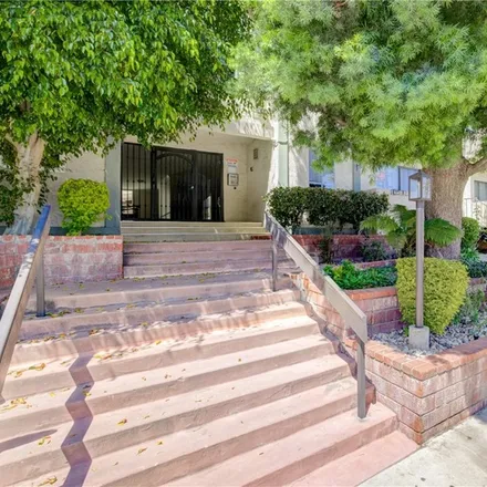 Image 3 - 5051 Coldwater Canyon Avenue, Los Angeles, CA 91423, USA - Condo for sale
