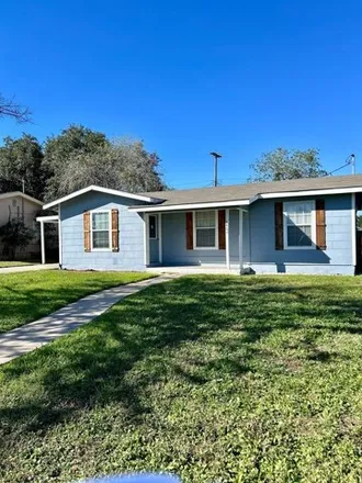 Image 2 - 1437 East Rosewood Street, Beeville, TX 78102, USA - House for sale