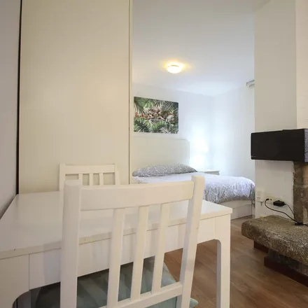 Rent this studio apartment on Covent Garden in Calle del Doctor Fleming, 31