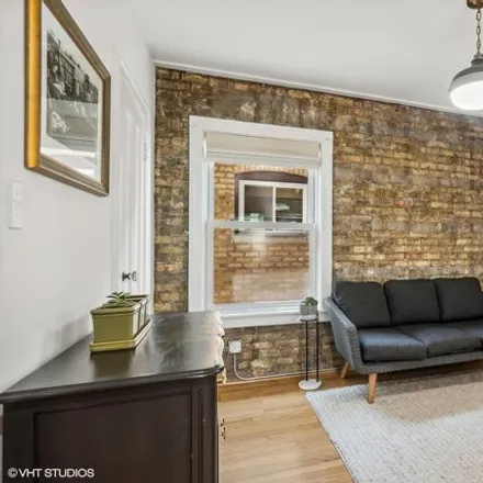 Image 6 - 3222 West Olive Avenue, Chicago, IL 60659, USA - House for sale